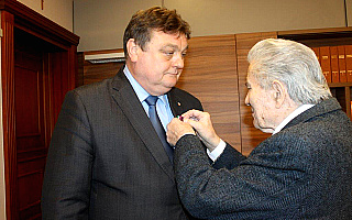 Prezydent Elbląga otrzymał Kombatancki Krzyż Zwycięstwa